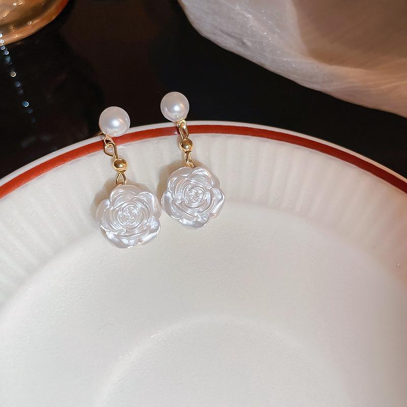 Silver Needle White Flower Pearl Earrings French Gentle Elegance Temperament Earrings Simple Versatile Temperament Earrings
