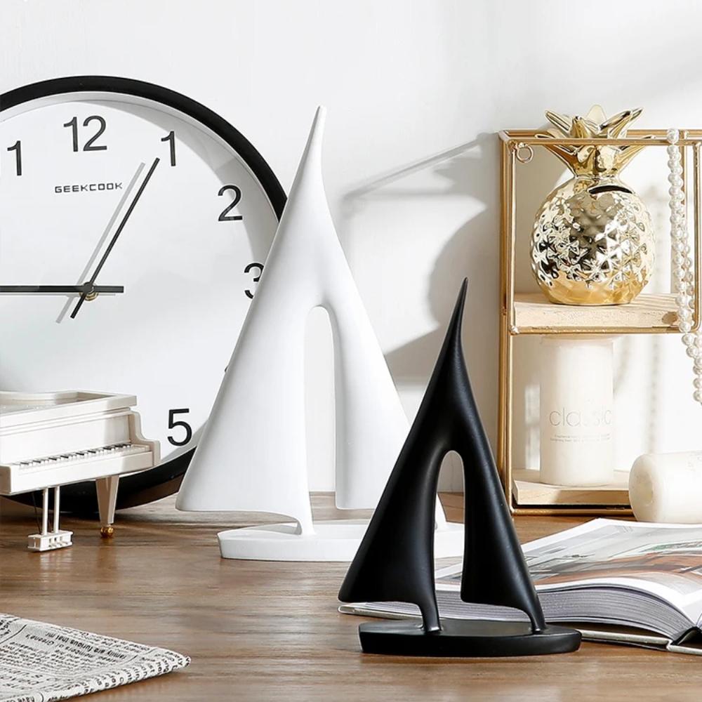 Creativity Smooth Sailing Sailboat Ferry Hollow Out Resin Golden Crafts Ornaments Modern Home Decoration Furnishings Figures