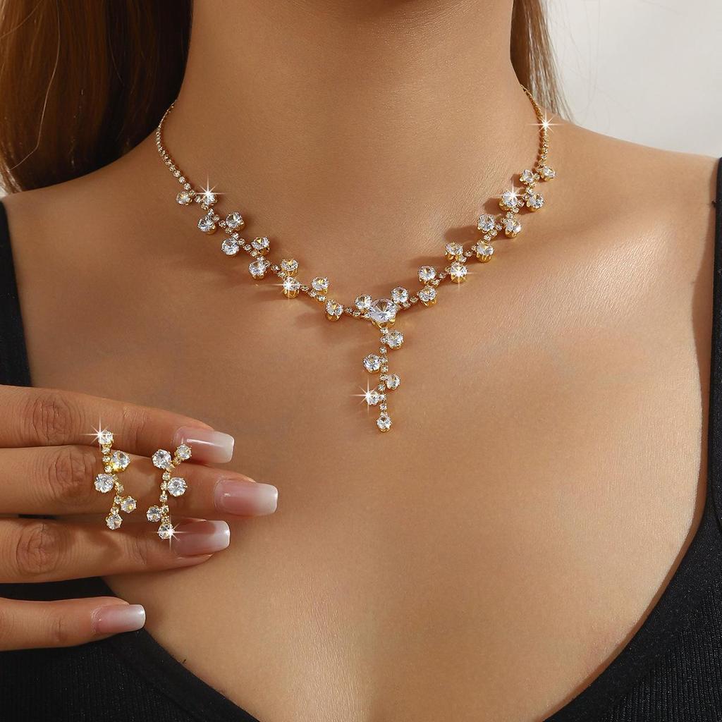 Elegant Crystal Necklace & Earrings Set for Weddings and Banquets