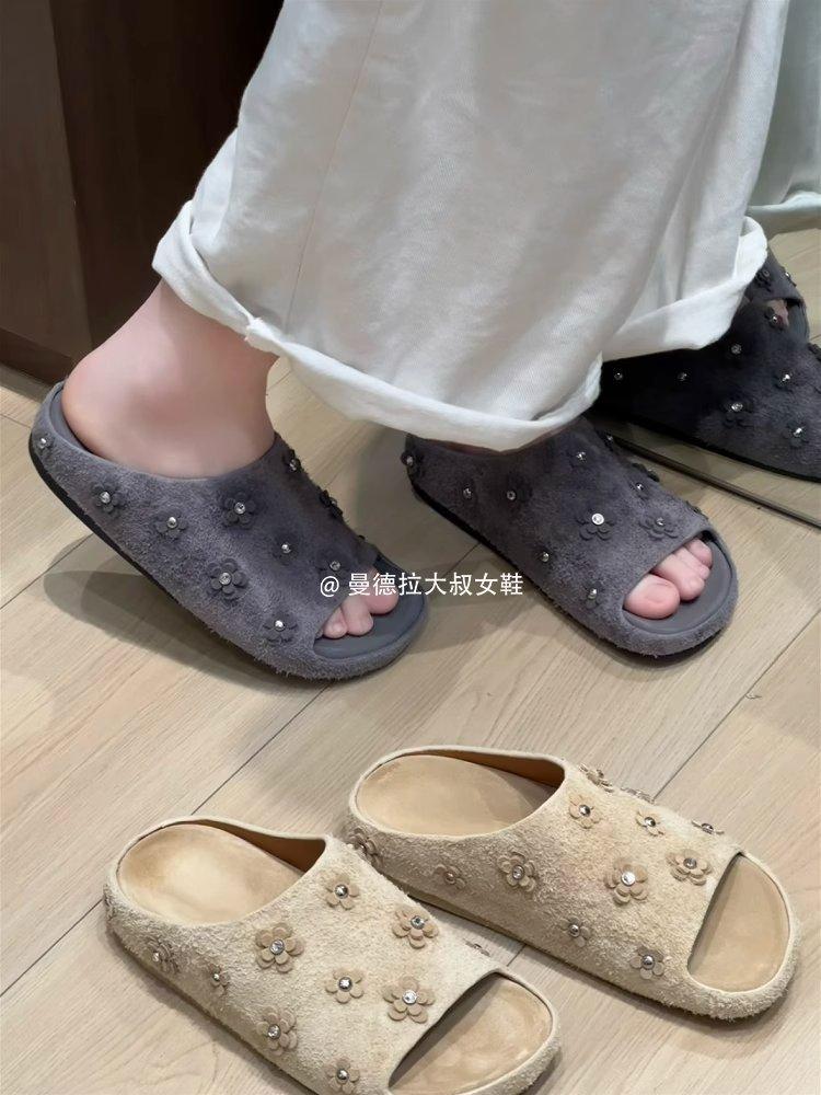 

Soft leather version~ thick bottom round head Boken drag fish mouth open toe cool slippers women s pedal heavy industry rivet flower slippers 40