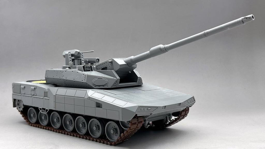 Amusing Hobby 1/35 Leopard 2 A-RC 3.0 Next-Generation Main Battle Tank Plastic Model AMH35A062 (Tank)