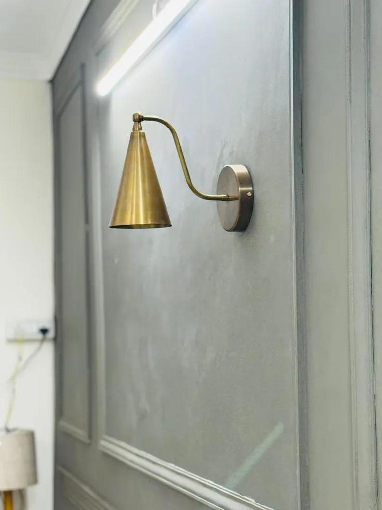 Mid-Century Modern Brass Wall Sconce – Handmade Raw Brass Light Fixture – Minimalist Wall Lamp for Bedroom or Living Room