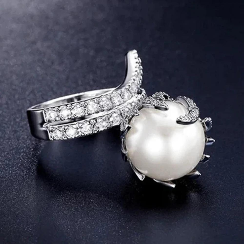 Huitan Noble Swanking Imitation Pearl Women Rings Attractive Elegant Lady Finger Accessories Fashion Engagement Wedding Zircon