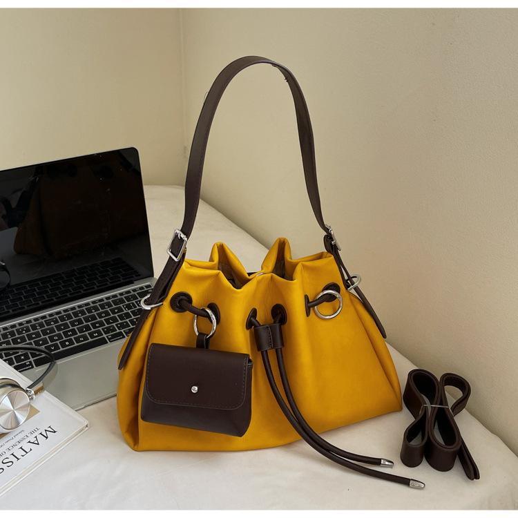 

Летняя сумка женская 2025 новая модная на плечо сумка-мессенджер большой вместимости сумка-тоут повседневная универсальная портативная сумка-ведро жёлтый