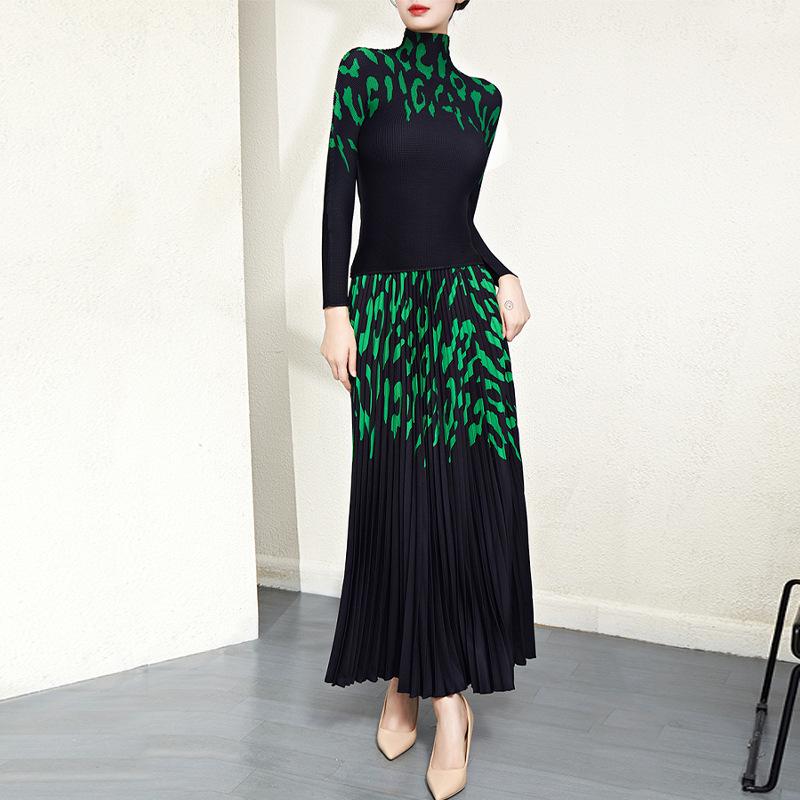

Women s Leopard Print Pleated Two-Piece Set: Long-Sleeve Stretch Top and Skirt.