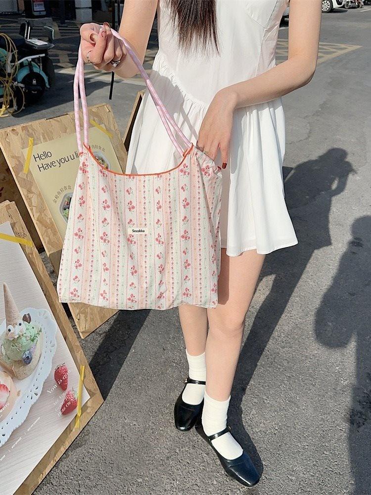 Stylish Korean Floral Printed Tote Bag For Students With Large Capacity And Soft Design