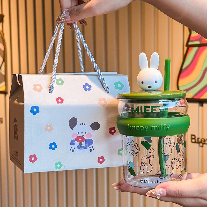 Süße hochwertige Glas-Wasserbecher für Jungen und Mädchen, hochwertige Trinkbecher mit Deckel und Strohhalm, Geburtstagsgeschenk