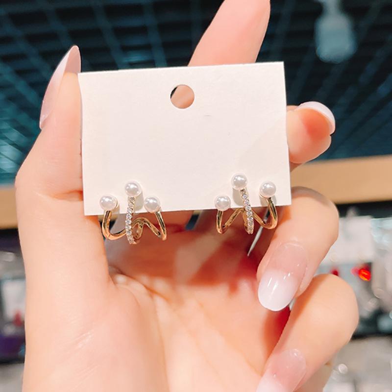 Light Luxury Niche Design Curved Hook Pearl Earrings 2023 French Temperament Stud Earrings Xiaohongshu Same Style