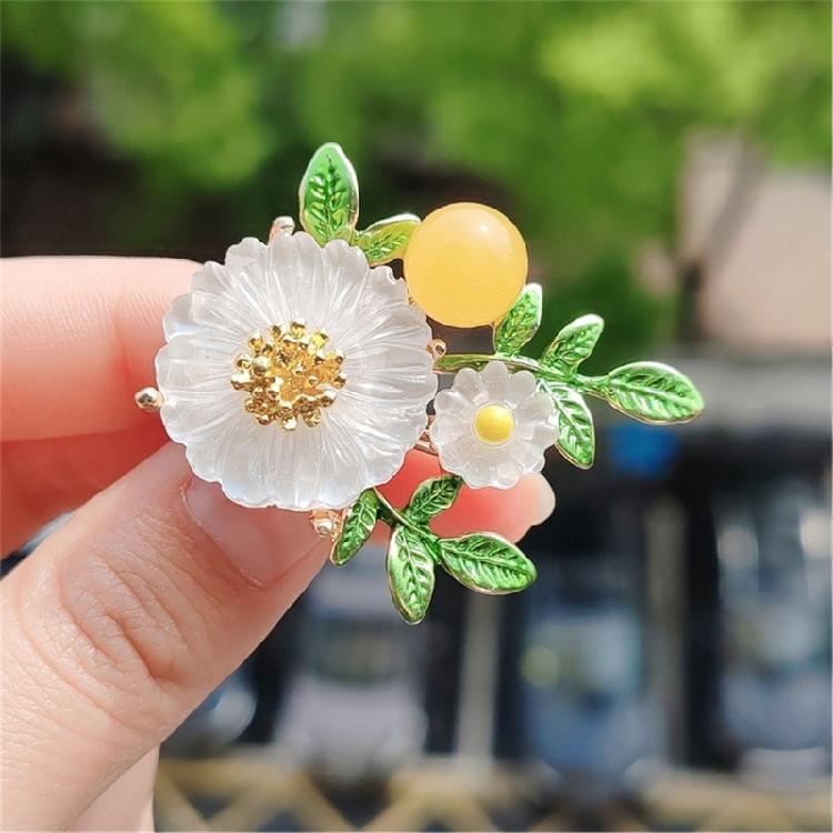 Daisy Flower Brooch Handmade Lapel Pin Jewelry for Jackets Backpack Scarf Hats Clothing Accessories Elegant Accessory