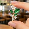 Brooch Pin, Plant Shape Lapel Pin with Green Leaf Design, Imitation Pearl Collar Rhinestone Combination Stable Buckle for Daily Commuting And