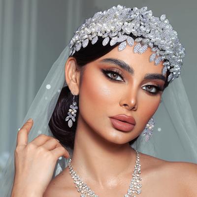 1 ks Glamour čelenka s kamínky Elegantní listový tvar zdobený umělými perlami Vlasová gumička Vlasové doplňky pro ženy Tiára Svatební pokrývka hlavy