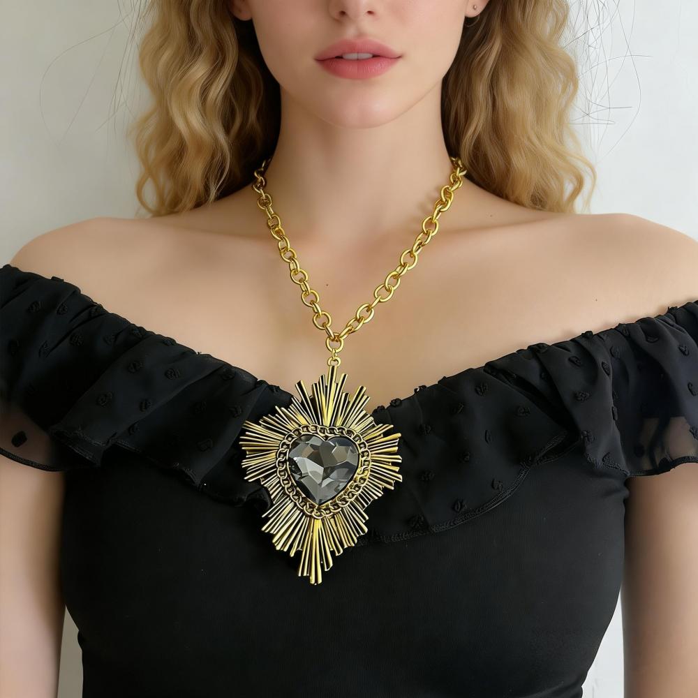 

1 Piece Set Radiating Heart Crystal Necklace Dark Gothic Style Suitable for Daily Wear / Party Outfit / Unique Accessory