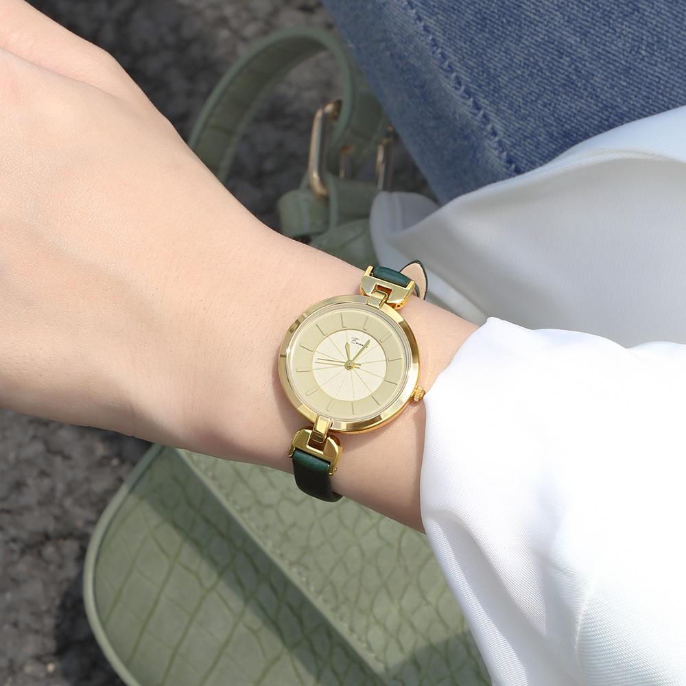 

Маленькие зеленые часы, модные школьные часы, простые темпераментные часы Ins Style, маленькие женские кварцевые часы для женщин