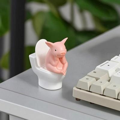 Miniatur Rosa Schwein Toilettenfigur, Sitzt auf Toilette Denkendes Schwein Statue, Cartoon Bauernhoftier Dekoration für Zuhause, Büro, Badezimmer