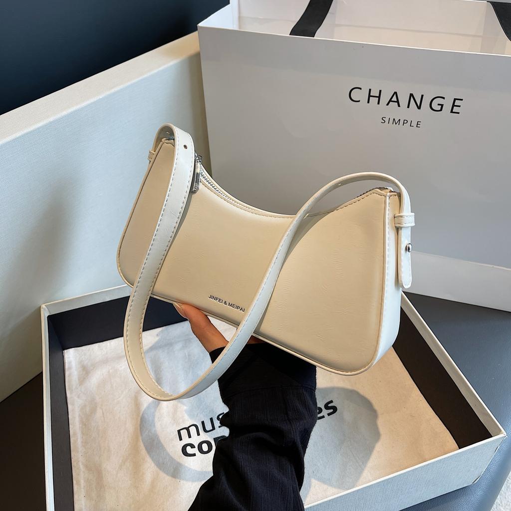 1 girl's niche bag The new summer one-shoulder underarm bag advanced stylish hand-held baguette bag is suitable for daily use