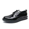Outono 2025 novos sapatos de couro envernizado pontiagudos brilhantes com cadarço tamanho grande sapatos casuais de negócios para vestir sapatos masculinos