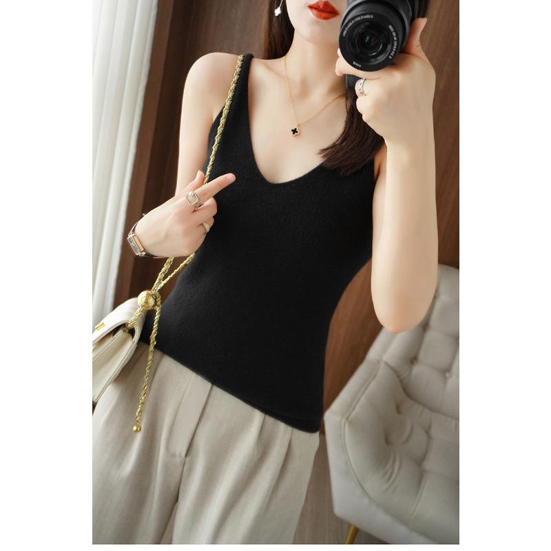 

Early Spring and Summer Latest Inner Vest Sexy Relaxed Fit Top V-neck Sleeveless Bottoming Top XXL