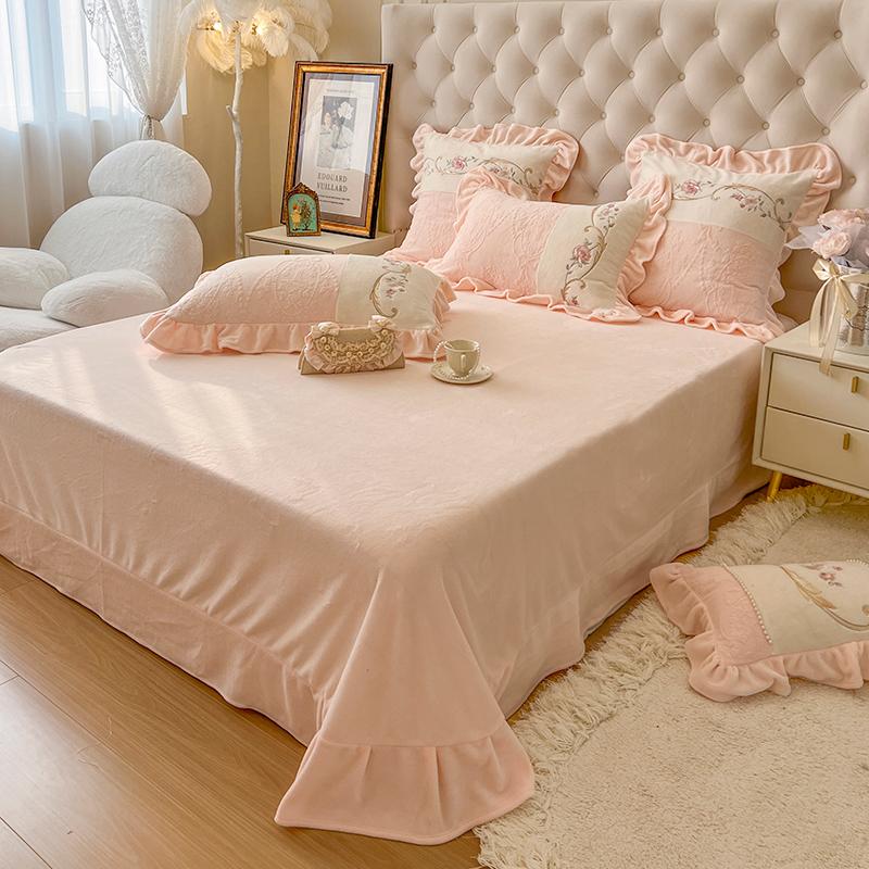Romantic French Vintage Carved Velvet Lace Ruffles Flowers Embroidery Bedding Set Velvet Fleece Duvet Cover Bed Sheet Pillowcase