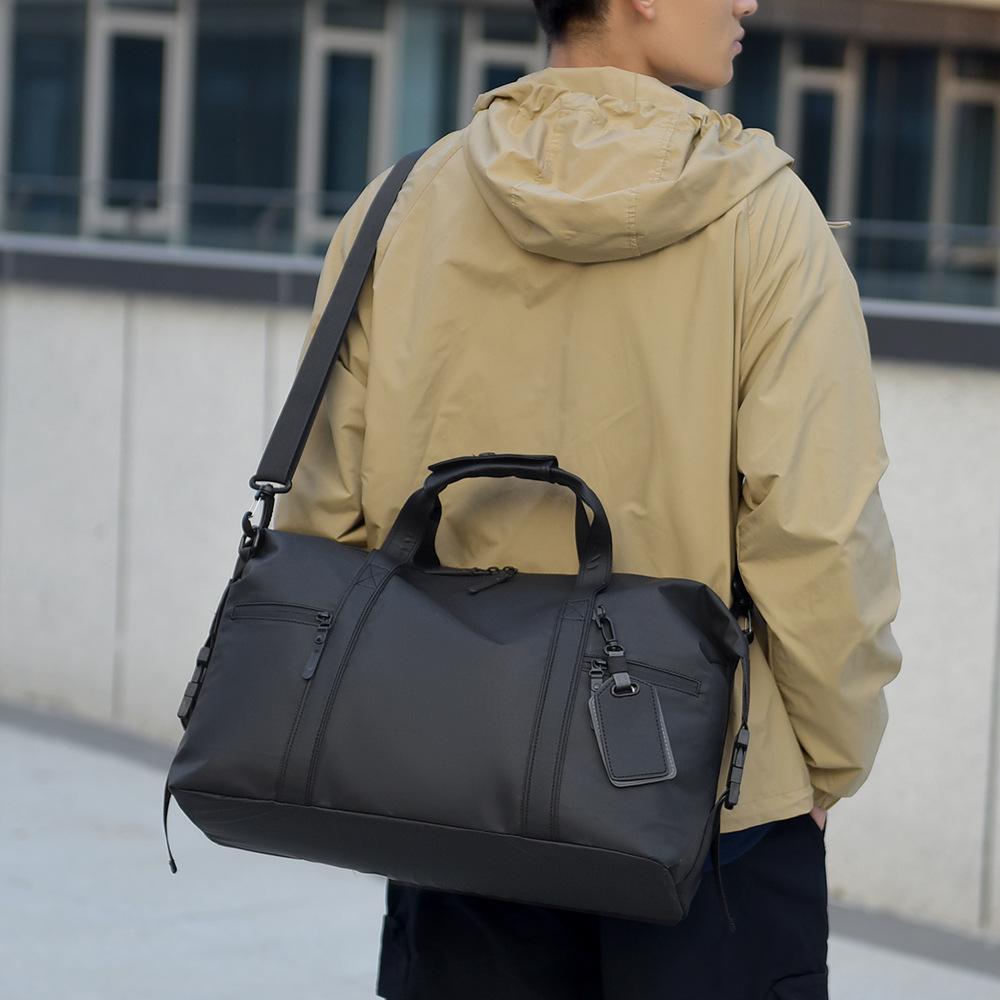 Travel Bag Large Capacity Men's Business Trip Travel Handbag One Shoulder Dry and Wet Luggage Bag Separation Fitness Travel Bag Short