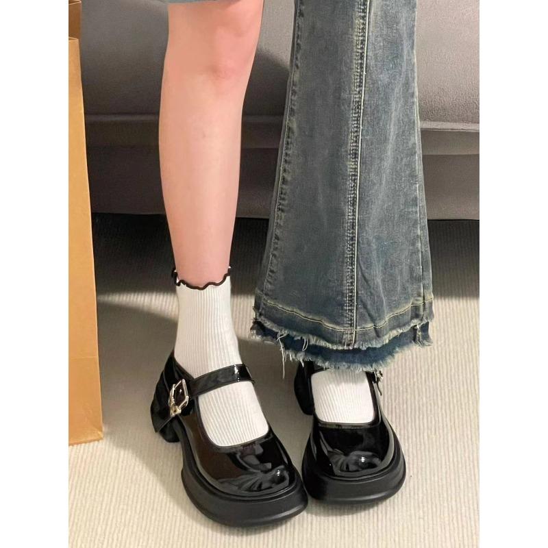 High-heeled, Thick-soled Shoes and Round-toed Shoes for Women