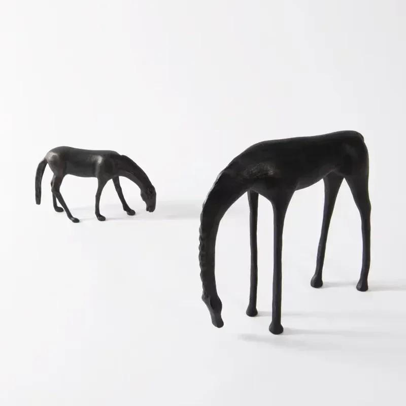 Retro Horse Metal Sculpture Crafts Abstract Artwork Statue Ornaments Desk Decoration Steed Furnishings Vintage Home Decor