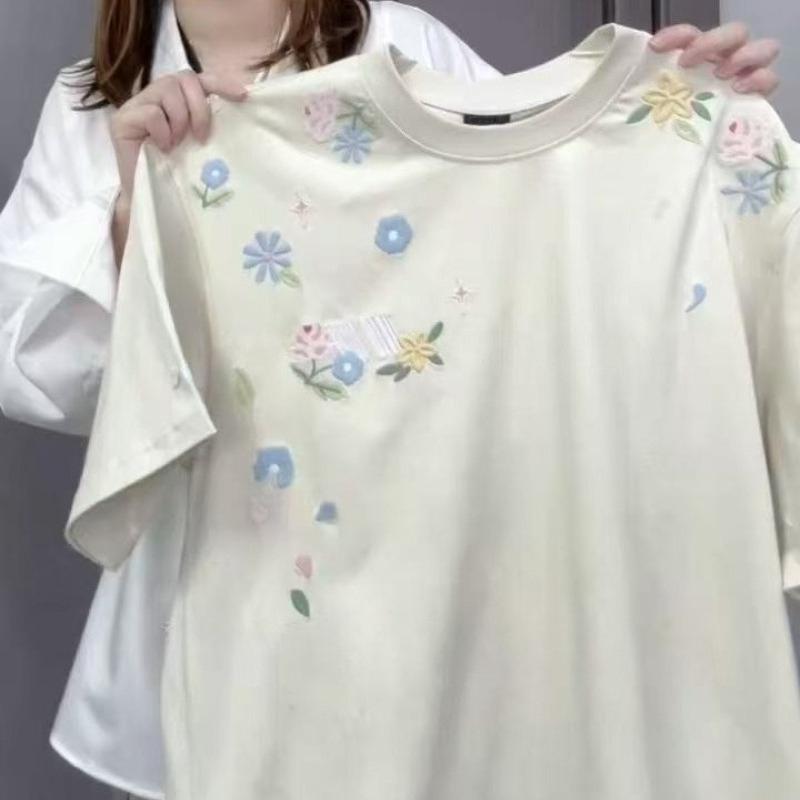 Embroidery Style Women's T-shirt Round Neck Loose Floral Pattern Ladies T-shirts Casual Comfortable Famale Short Sleeved Top