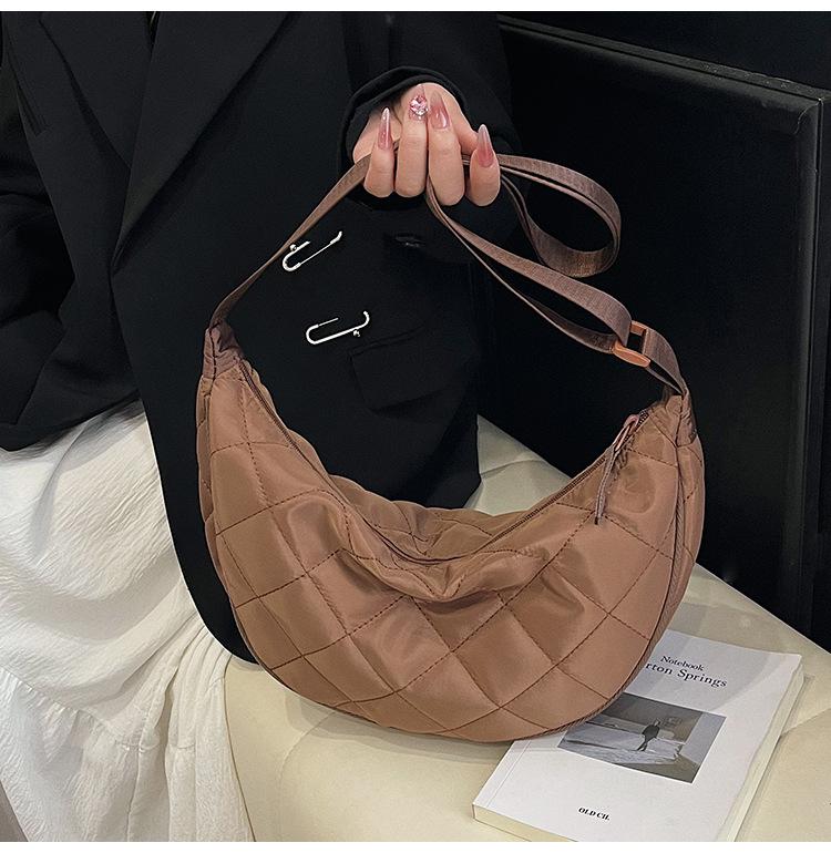 

Autumn/Winter 2025 Large Casual Nylon Dumpling Bag - Versatile Crossbody & Single Shoulder Commute Tote for Women.