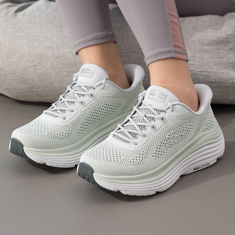 Skechers Women s GO Running Shoes US 8