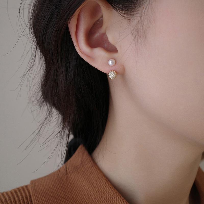 Retro-inspired Versatile Micro-set Oval Pearl Stud Earrings with Dual-wear Design