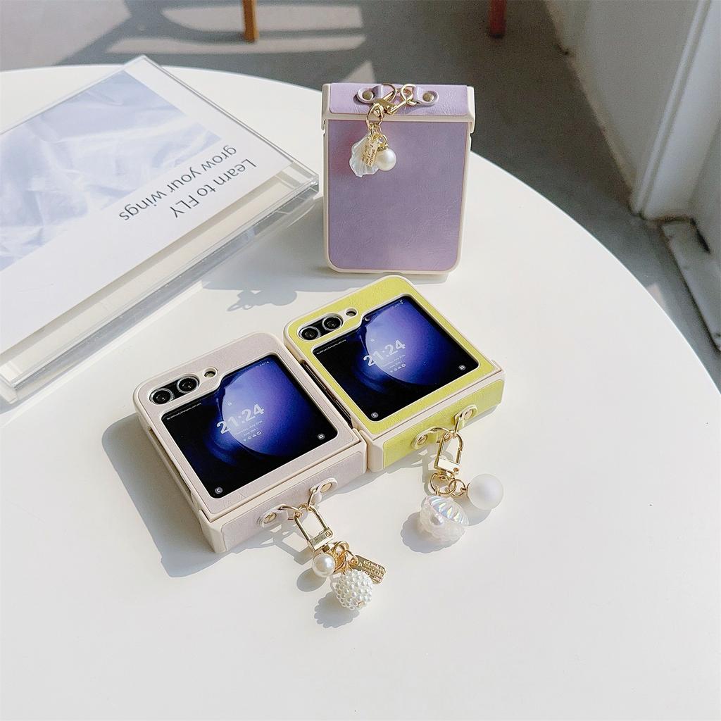 For Samsung Galaxy Z Flip5 5G Case PU Leather+PC Phone Shell with Pendant Crazy Horse Texture