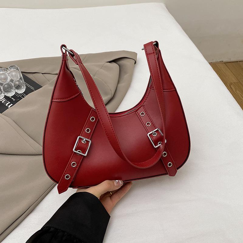 French niche design armpit bag 2025 winter new personalized fashion popular commuter shoulder crescent bag this year
