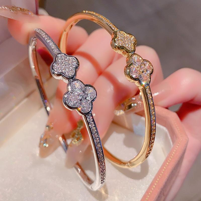 Fresh lucky grass diamond bracelet niche design full diamond four-leaf clover bracelet popular hand jewelry