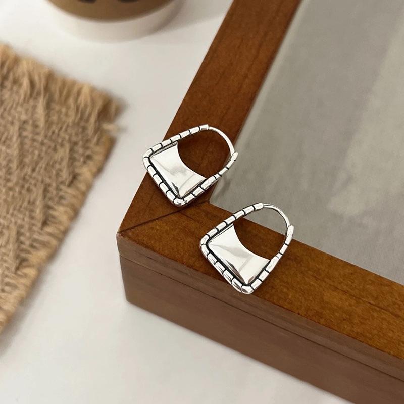 

Geometric Twisted Square Hoop Earrings for Women Creative Young Girls Desgin Golden Silver Color Metal Earrings Jewelry