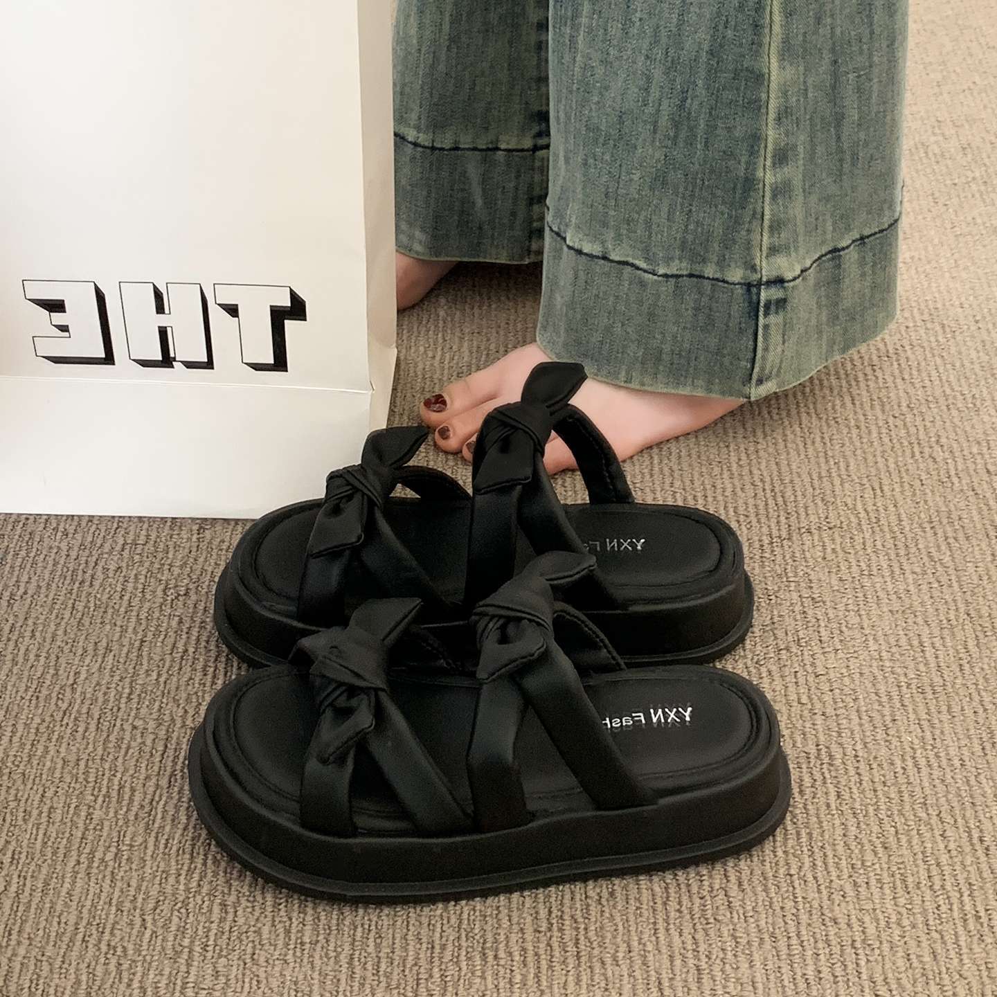 

Thick-bottomed one-word slippers for women s summer wear, new pink bow with skirt 40 чёрный