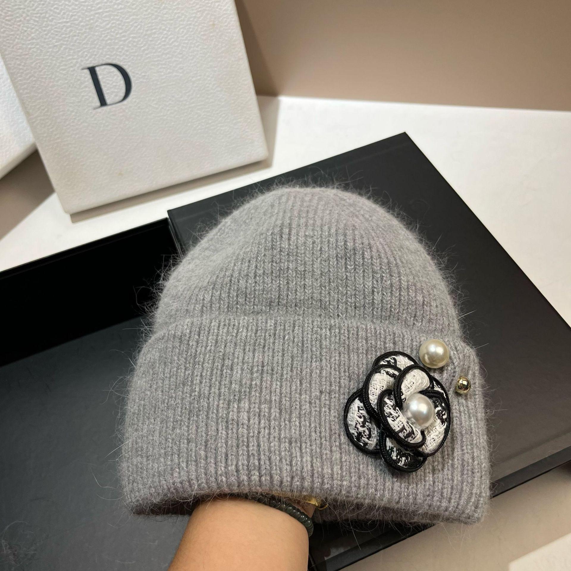 Xiaoxiangfeng Pearl Camellia Rabbit Hair Knitted Hat French Hepburn Celebrity Wind Wool Hat Winter Warm Baotou Hat one size fits all светло-серый