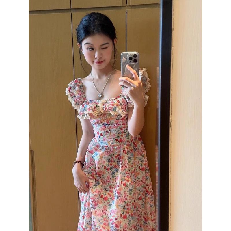 Seaside vacation temperament dress, gentle and chic in summer, small flying sleeves, floral long dress, waist and thin