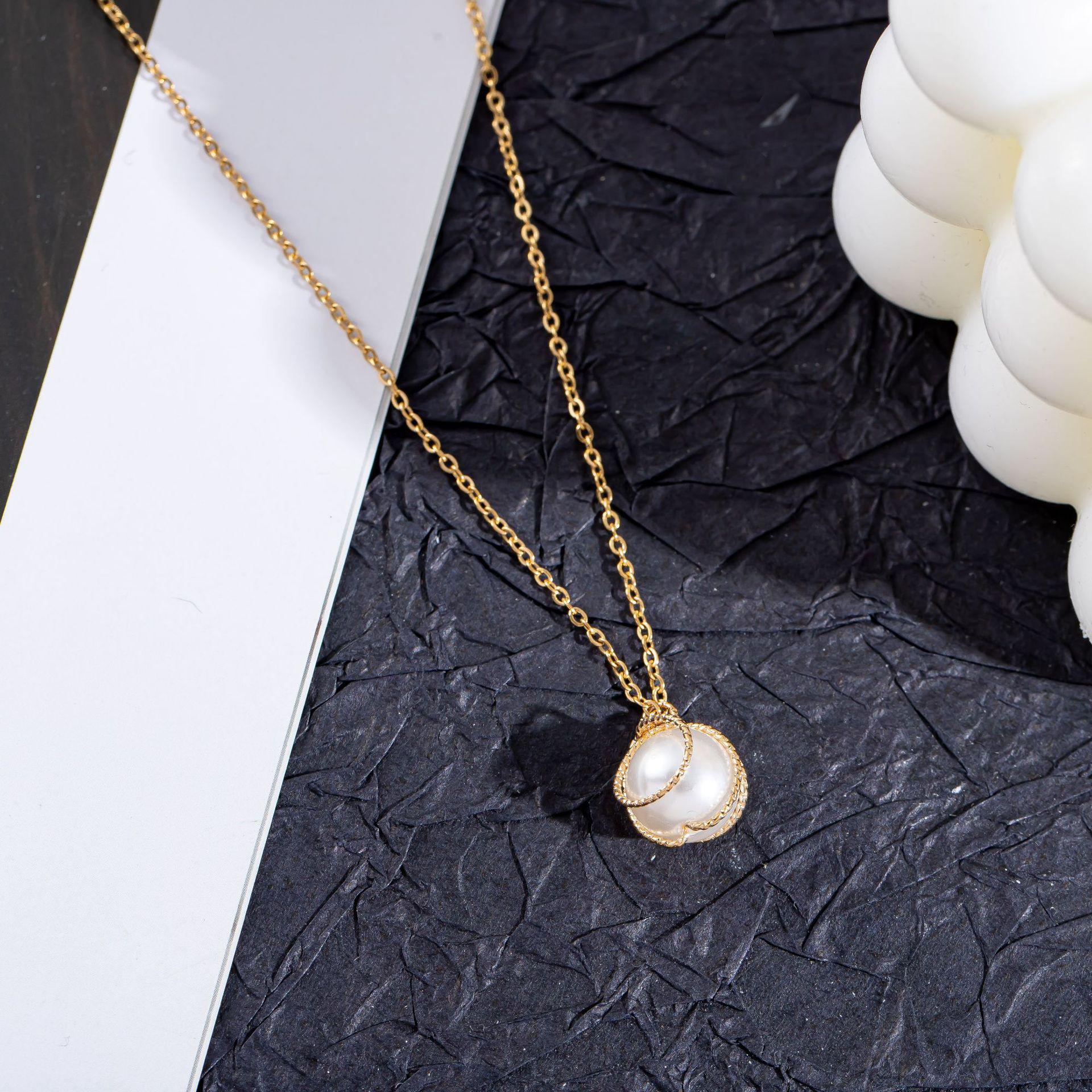 French Retro Pearl Necklace: Elegant Women s Luxury Bone Chain with Pendant