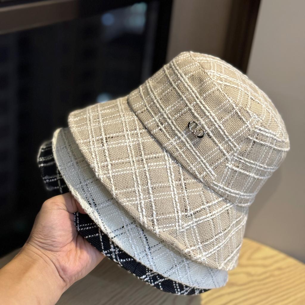 New Style Plaid Fisherman Hat for Women In Autumn and Winter New Fashion Versatile Face Showing Small Basin Hat Retro Style Warm Hat Trend