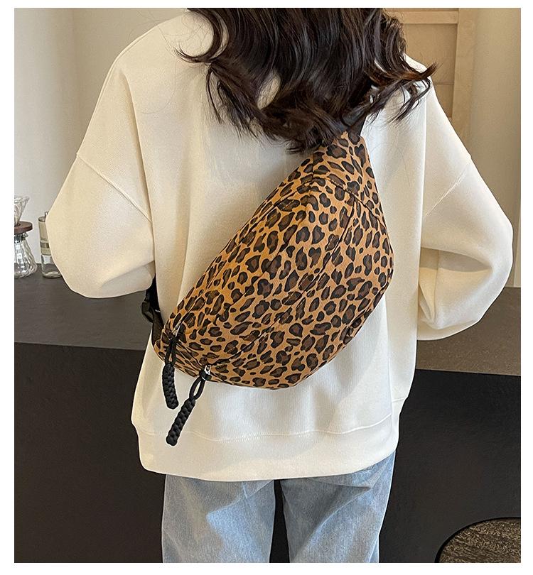 Leopard Print Large Capacity Canvas Crossbody Dumpling Bag - Casual Summer Shoulder Bag.