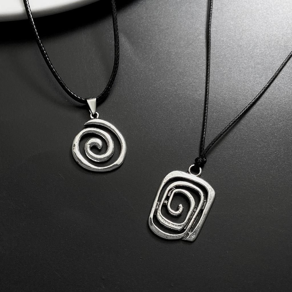 Nouveautés Collier pendentif vortex en cuir tressé à la main rétro classique