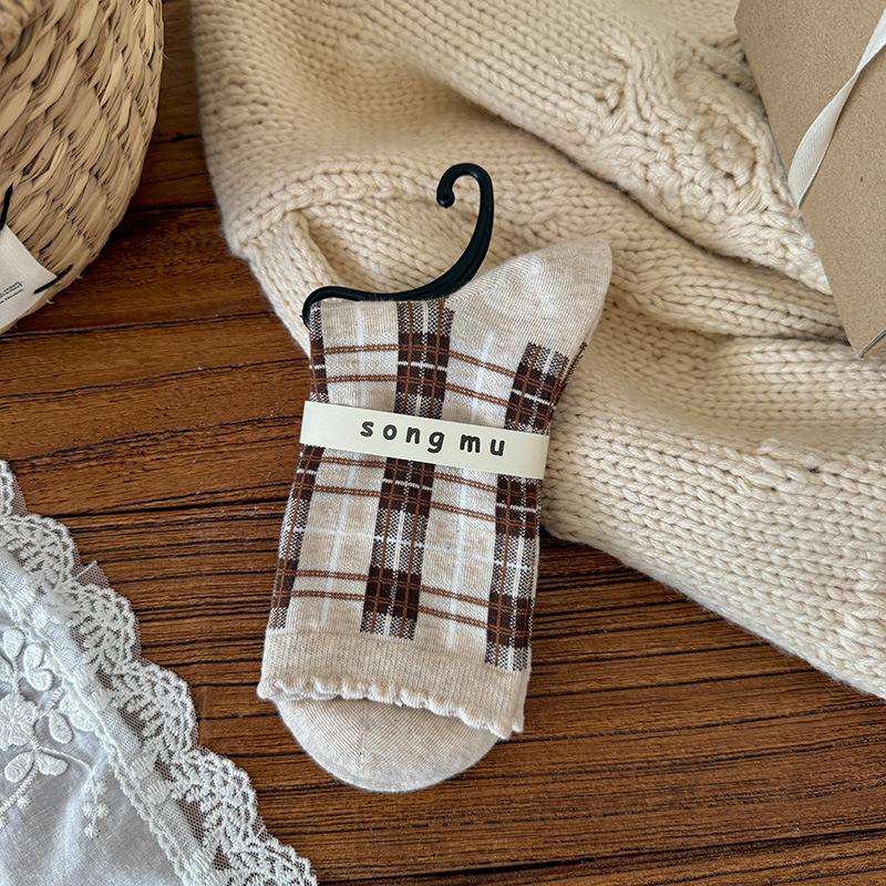 Female Spring and Autumn Vintage Sweet Small Floral Linen Pattern Bow Lace Boneless Tube Pile Socks