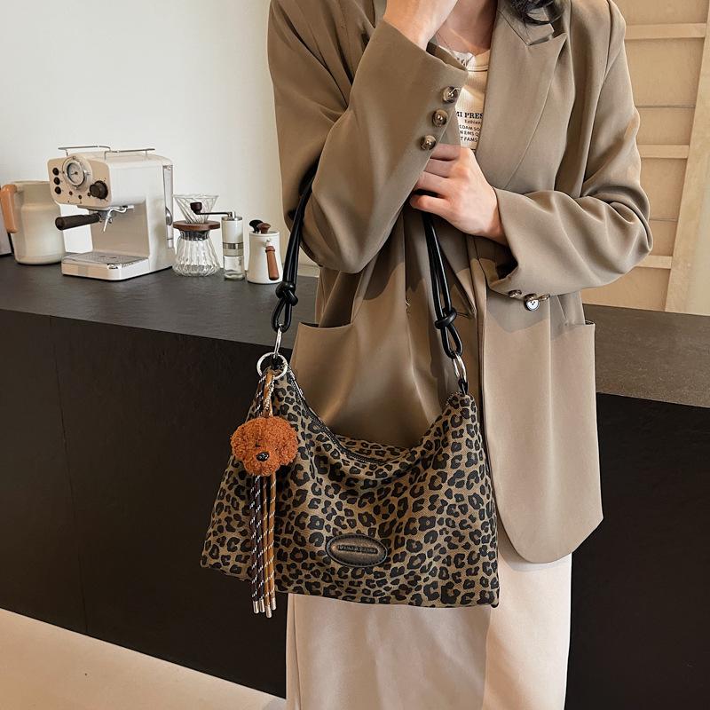 Retro foreign tote bag women's 2025 new autumn fashion leopard print large-capacity shoulder bag to work commuter women's bag