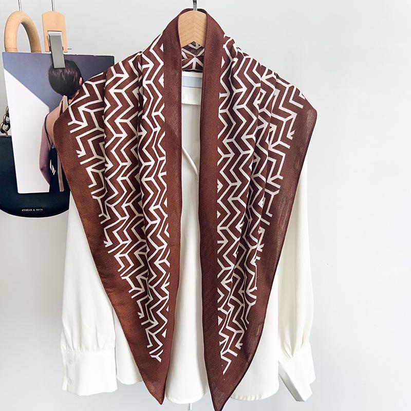 Korean retro geometric pattern triangle scarf women's literary and versatile decorative headscarf waist scarf silk scarf women's neck advanced sense