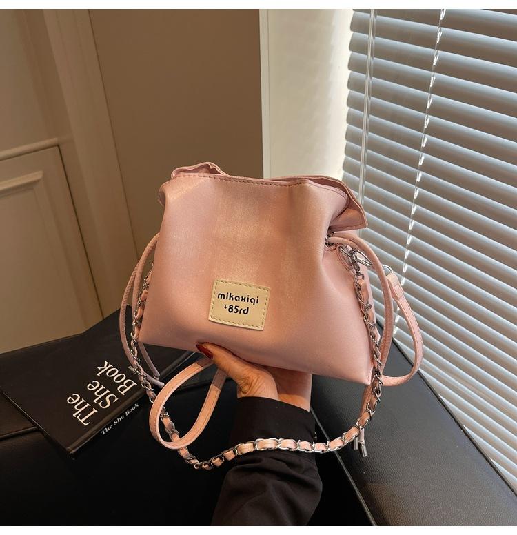 2025 New Spring Shoulder Bag Women's Shoulder Messenger Bag Niche Versatile Bucket Bag Premium Bag