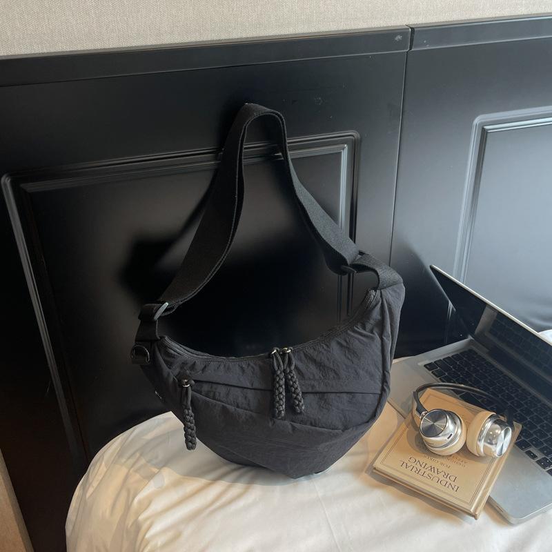 Casual Crossbody Bag for Women's Commuting, Large-capacity Fashionable and Sporty Dumpling Bag, Single-shoulder Bag