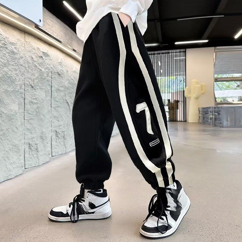 Мужские свободные спортивные брюки прямого кроя с лампасами и принтом числа 7 120 чёрный