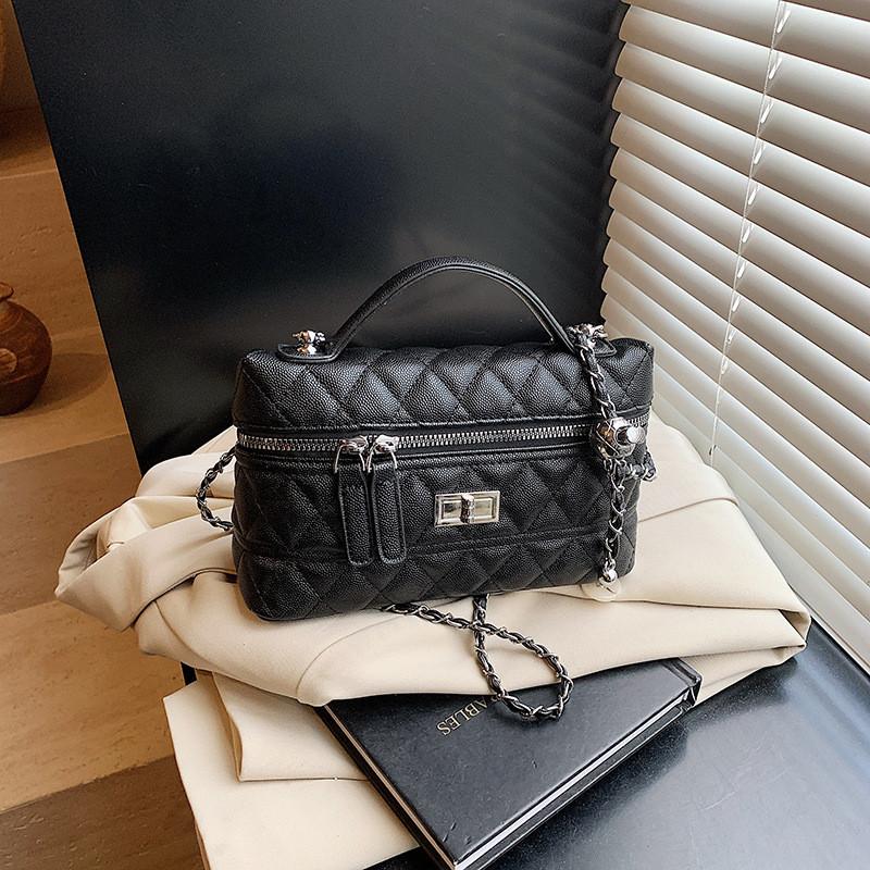 IELGY Fashionable Diamond Chain Cross-body Bucket Bag Outing Small Bag