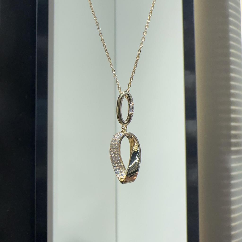 Geometrische Zirkonia Halskette im Vintage-Stil: Leichter Luxus-Anhänger im Hongkong-Stil mit vielseitiger Schlüsselbein-Kette