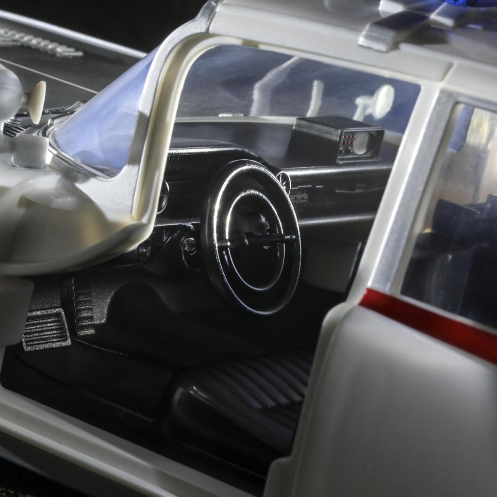 Ghostbusters Plasma Series Maßstabsspielzeugauto Ecto-1 (1984) 118 14+ (Exklusiv bei Amazon)