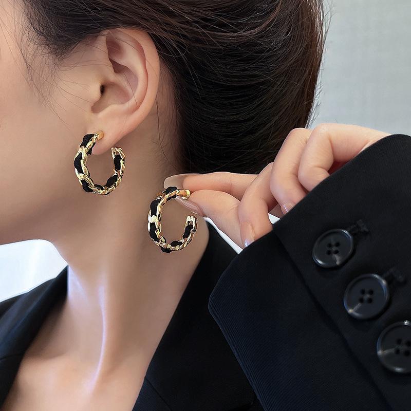 

2023 Chic Black Retro Fragrance-Style Ear Cuff Earrings